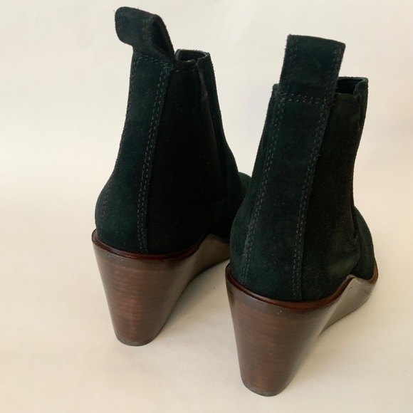 Clarks Women's Clarkdale 2 Top Black Suede Wedged Bootie Chelsea Ankle Boots 8 - Picture 5 of 9